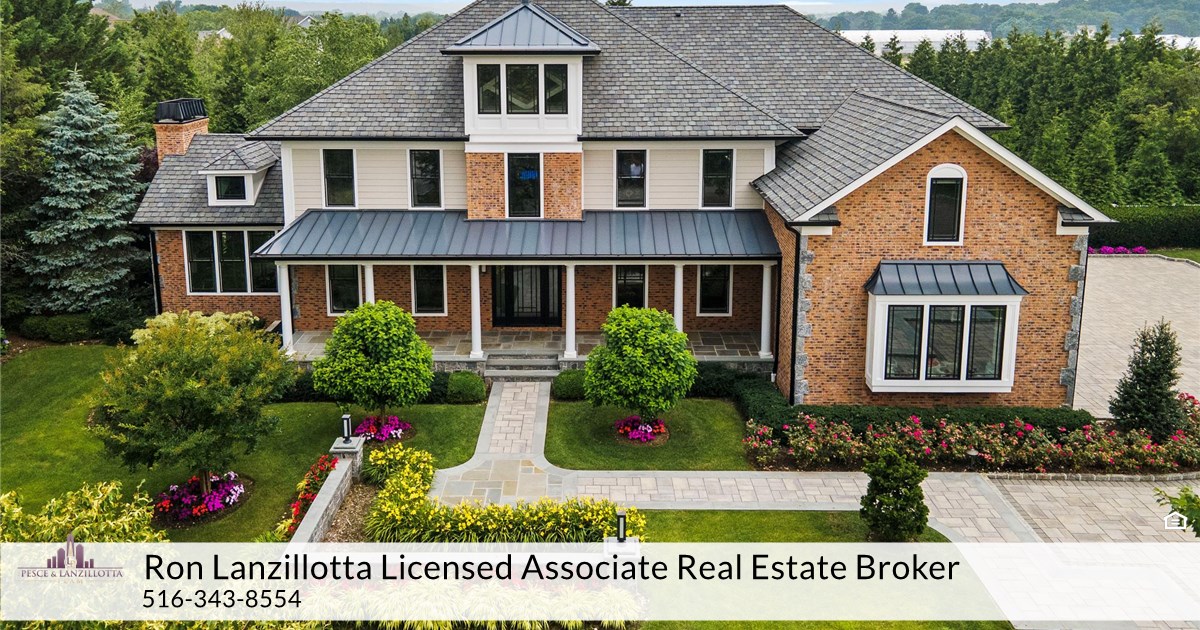 54 Legends Cir, Melville, NY 11747