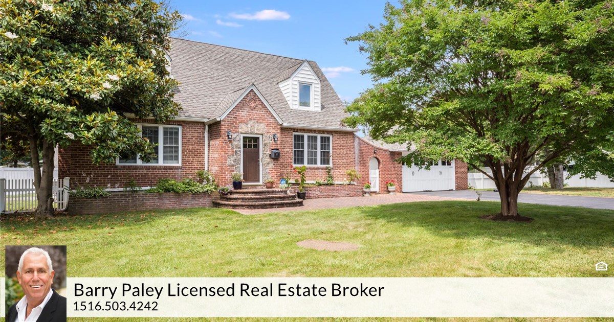 27 Muncey Rd, Bay Shore, NY 11706